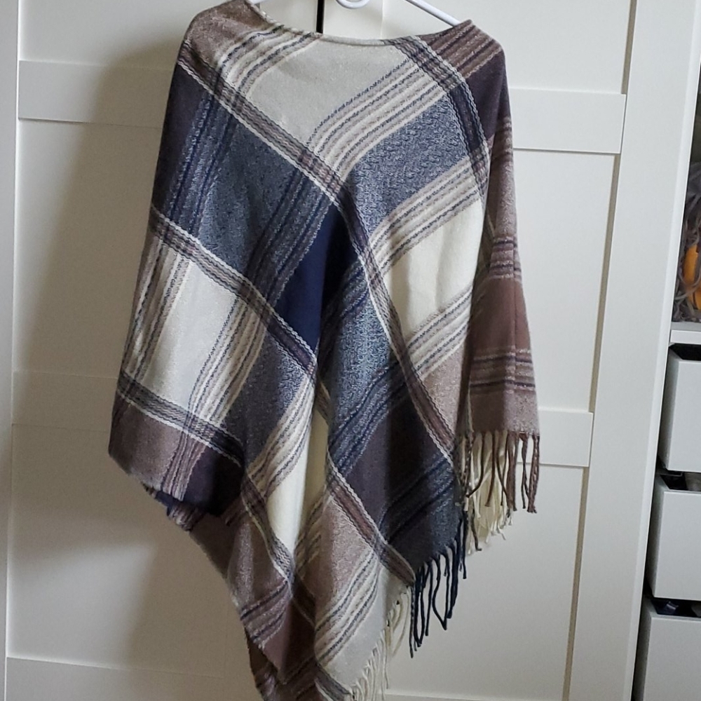 NWOT Coco + Carmen boutique poncho